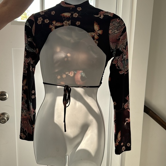 G Mini U.S.A  Long Sleeve Dragon Butterfly Crop Top - Picture 7 of 13